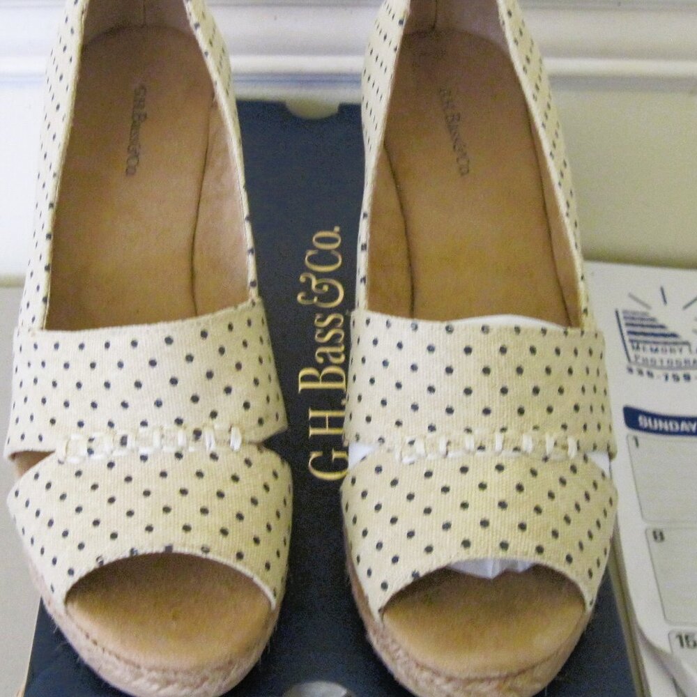 G H BASS-Women's Wedge Shoes Size 9M-Beige With Poka Dots-Fabric Uppers-In Box